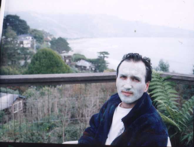 OK folks, let us all understand one thing: this was a joke. I do not put mud masks on a regular basis! In fact, this was my first mud mask in my life! This picture was taken in November 1998 in Bolinas, a beautiful hidden town north of San Francisco, California. That's the Pacific Ocean in the background. Unfortunately, it's hard to smile when you have all that mud on your face.I was probably think, What the hell am I doing? This is crazy! 