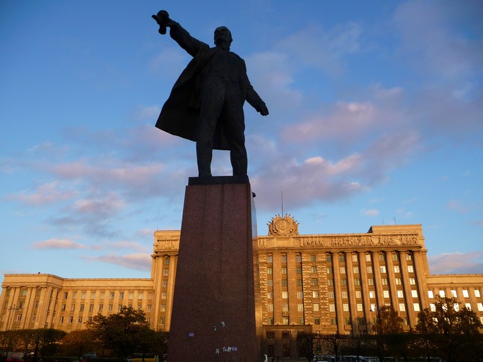 Lenin still pointing the way in St. Petersburg